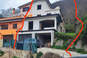 Immobile grezzo 300 mq con castagneto di 500