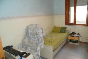 Bright single room available