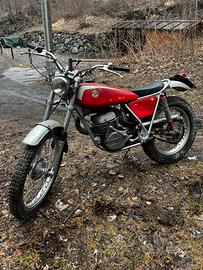 Moto d'epoca bultaco sherpa 350 rossa