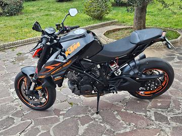moto ktm 1290 duke
