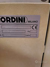 Macchina da cucire a colonna industriale