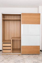 Armadio con ante scorrevoli 