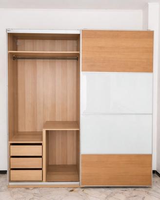 Armadio con ante scorrevoli 