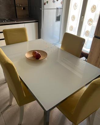 Tavolo da cucina e sedie