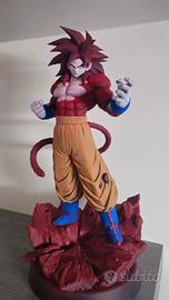 Goku super Saiyan 4 statuetta in resina