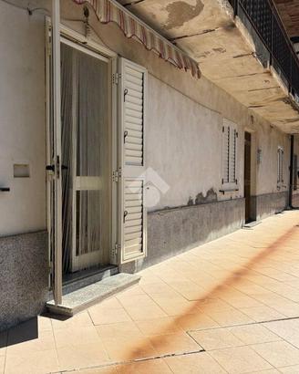 4 LOCALI A SELLIA MARINA