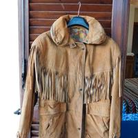 giaccone in pelle con frange.