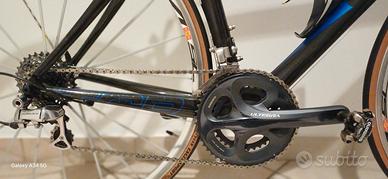 Bicicletta da corsa Giant in carbonio
