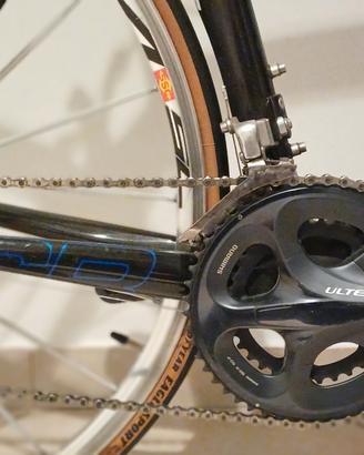 Bicicletta da corsa Giant in carbonio