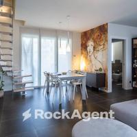 ELEGANTE SOLUZIONE SU DUE LIVELLI A PAVIA