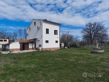 Casa +corte a 1 km da Macerata