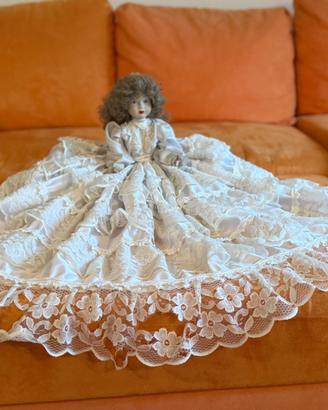 Bambola sposa in ceramica.