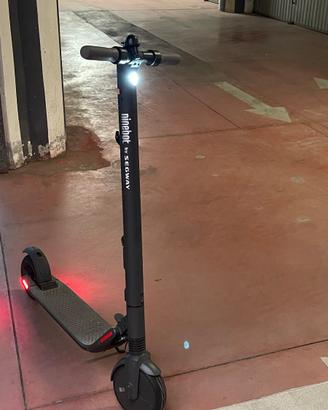 monopattino elettrico Ninebot ES2