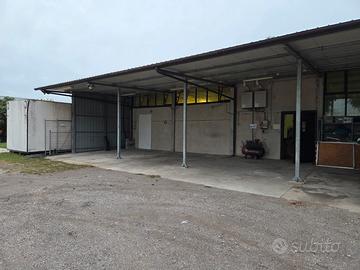 Posto auto, furgone, roulotte e rimorchio