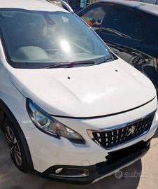 Peugeot 2008 anno 2011 benzina pure Tech per ricam