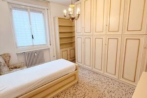 Ampia e luminosissima stanza matrimoniale