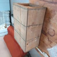 scatola militare con annesse cassette