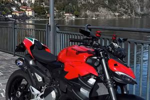 Ducati Streetfighter v2