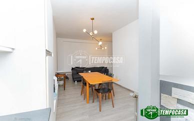 3 LOCALI CON BALCONE