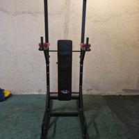 Attrezzo multifunzione con panca e trazioni