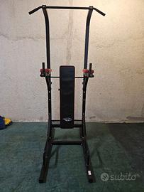 Attrezzo multifunzione con panca e trazioni