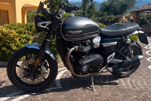 Triumph Speed Twin 1200 solo 12.300km