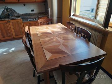 Tavolo cucina in legno con lavorazioni 