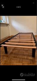 Lettino singolo in legno con materasso