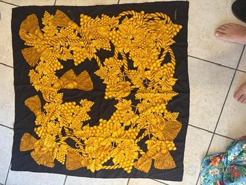 Foulard Chanel vintage carré nero e oro con nappin
