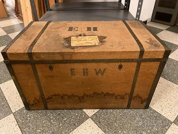 Baule da viaggio antico vintage dei primi del '900