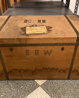 Baule da viaggio antico vintage dei primi del '900