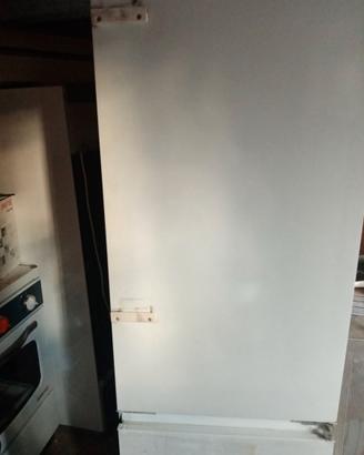 Congelatore e un frigorifero