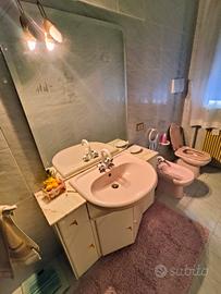 Mobile bagno con ripiano in marmo