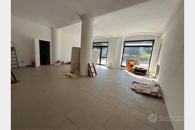 Mondovì (CN) locale commerciale in zona di passagg