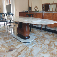 Tavolo in legno/marmo e sedie