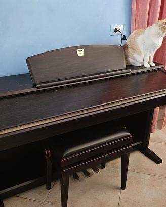 pianoforte elettronico a tastiera pesata 