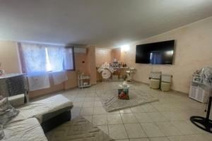 4 LOCALI A LAURO