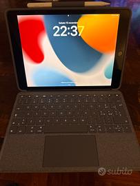 Custodia per tablet con tastiera