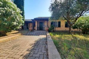 Villa di 305 m² con più di 5 locali a Cecina
