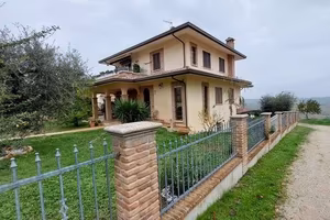 Immobile in asta di 243 m² con 3 locali e box auto