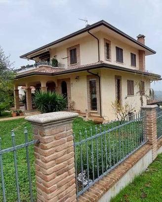 Immobile in asta di 243 m² con 3 locali e box auto