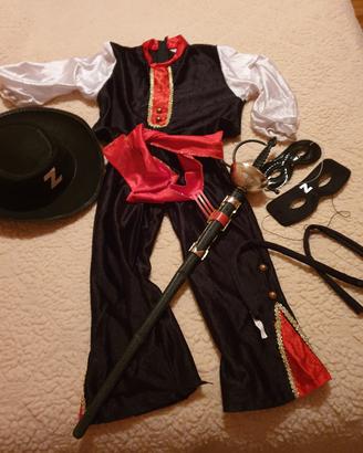 Vestito di carnevale zorro o cavaliere nero 