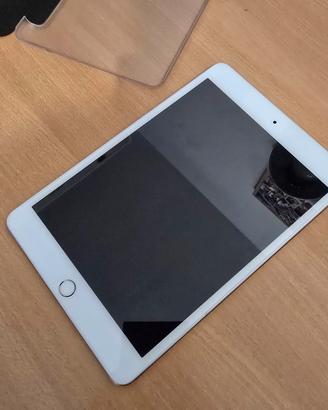 iPad mini 4 - 128 GB - Oro con custodia magnetica