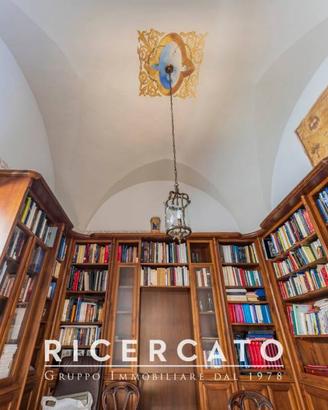 Appartamento di 350 m² con più di 5 locali a Squin