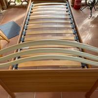 Lettino singolo in legno con rete ortopedica