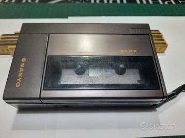 Registratore walkman cassette sanyo modello M1010A