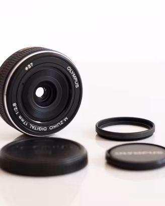 Obiettivo Olympus M.Zuiko 17mm F2.8 Nero