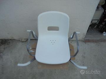 Sedia movibile x vasca da bagno permuto
