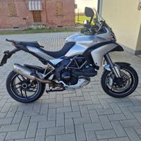 Moto Ducati multi strada come nuova