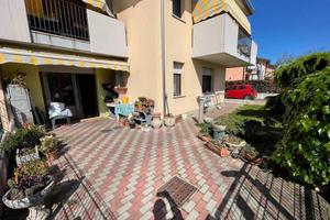 Appartamento di 65 m² con 4 locali e box auto a Co